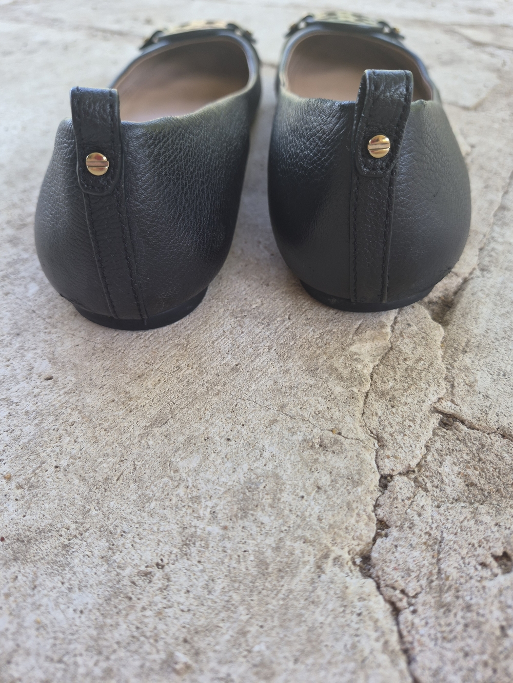Tory Burch Black Pebbled Leather Logo Ballet Flats Size 8.5 - Picture 4 of 12